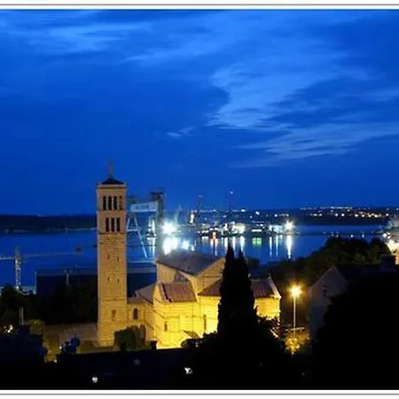 Goga * Pula